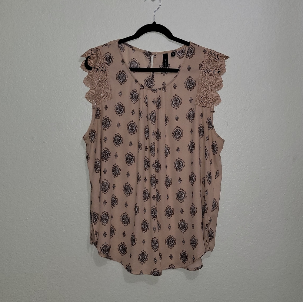 3x Sleeveless Beige Blouse